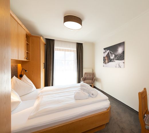 Krokus image 2 - Familotel Salzburger Land Familienhotel Oberkarteis
