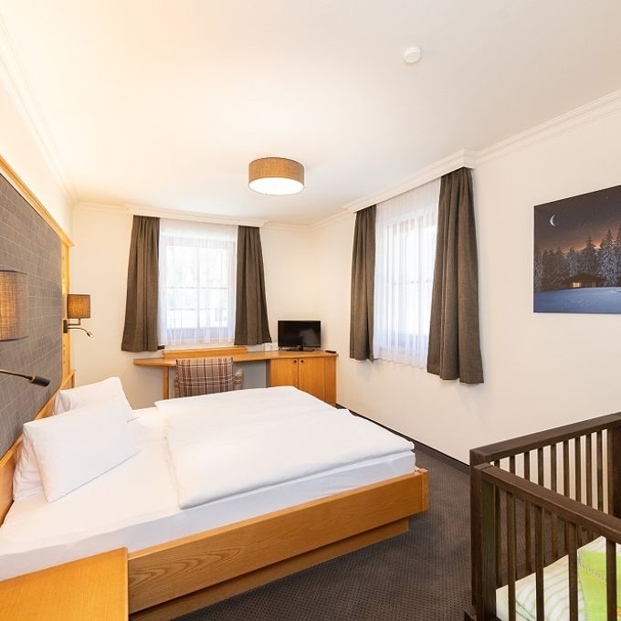 Hotel Zimmer: Enzian | 55 qm - 3-Raum - Familienhotel Oberkarteis