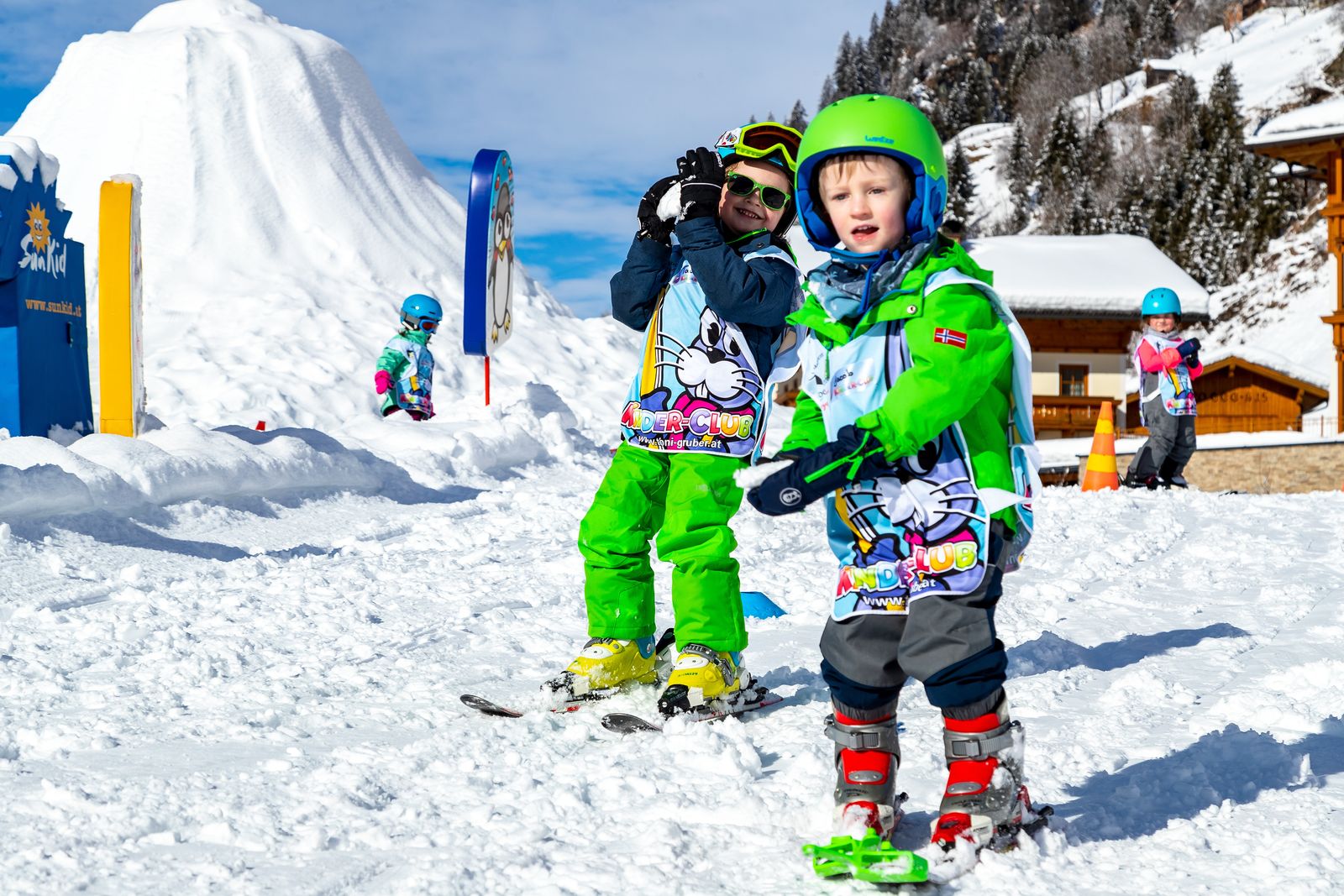 WINTERSPASS für Familien - 1 Kind gratis image 1 - Familotel Salzburger Land Familienhotel Oberkarteis