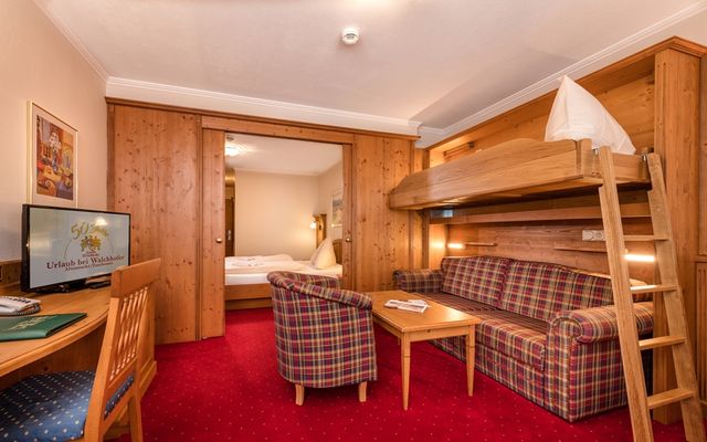 Family suite with sliding door image 2 - Familotel Salzburger Land Hotel Zauchenseehof