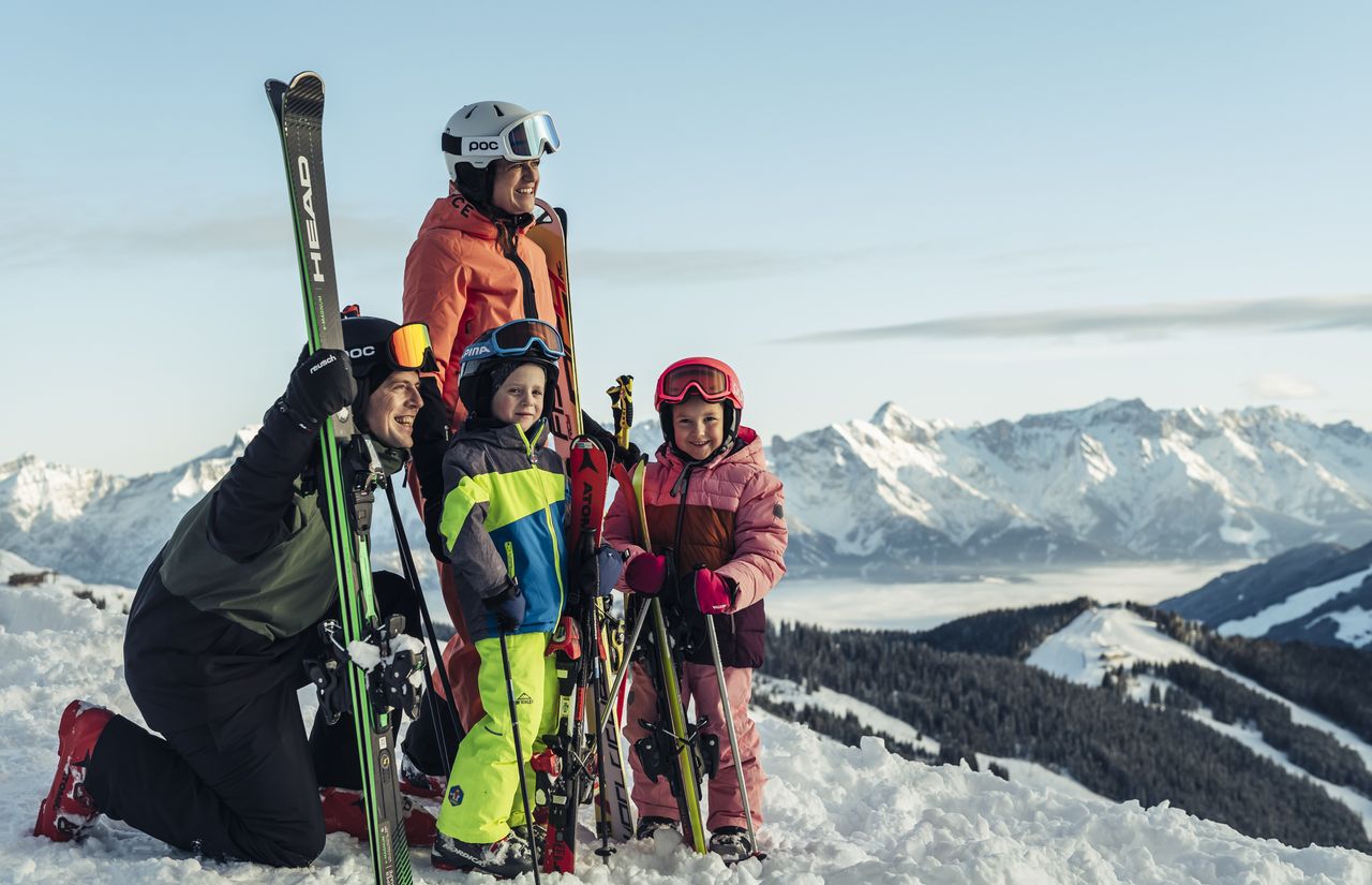 2706-winter-schmitten-familie-ausblick-amiamo-kinderhotel-2022-09-14.jpg