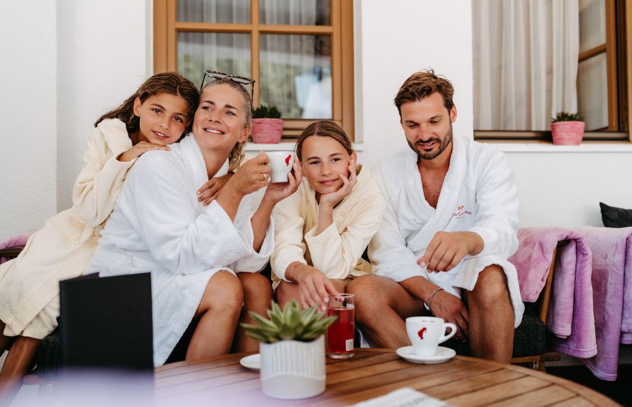 Familie im Bademantel