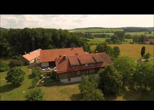 Biohotel Lindengut: Imagevideo Lindengut von Oben - LindenGut, Dipperz, OT Kohlgrund, Hessen, Deutschland