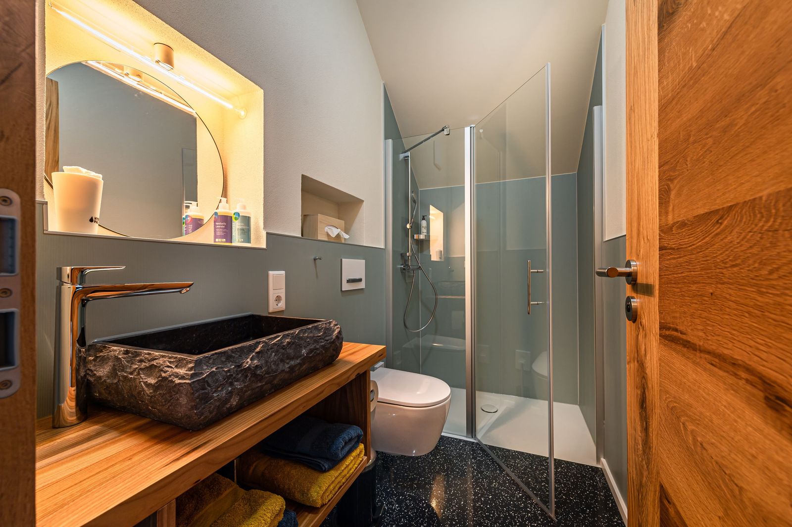 biohotel lindengut appartment kuh badezimmer.