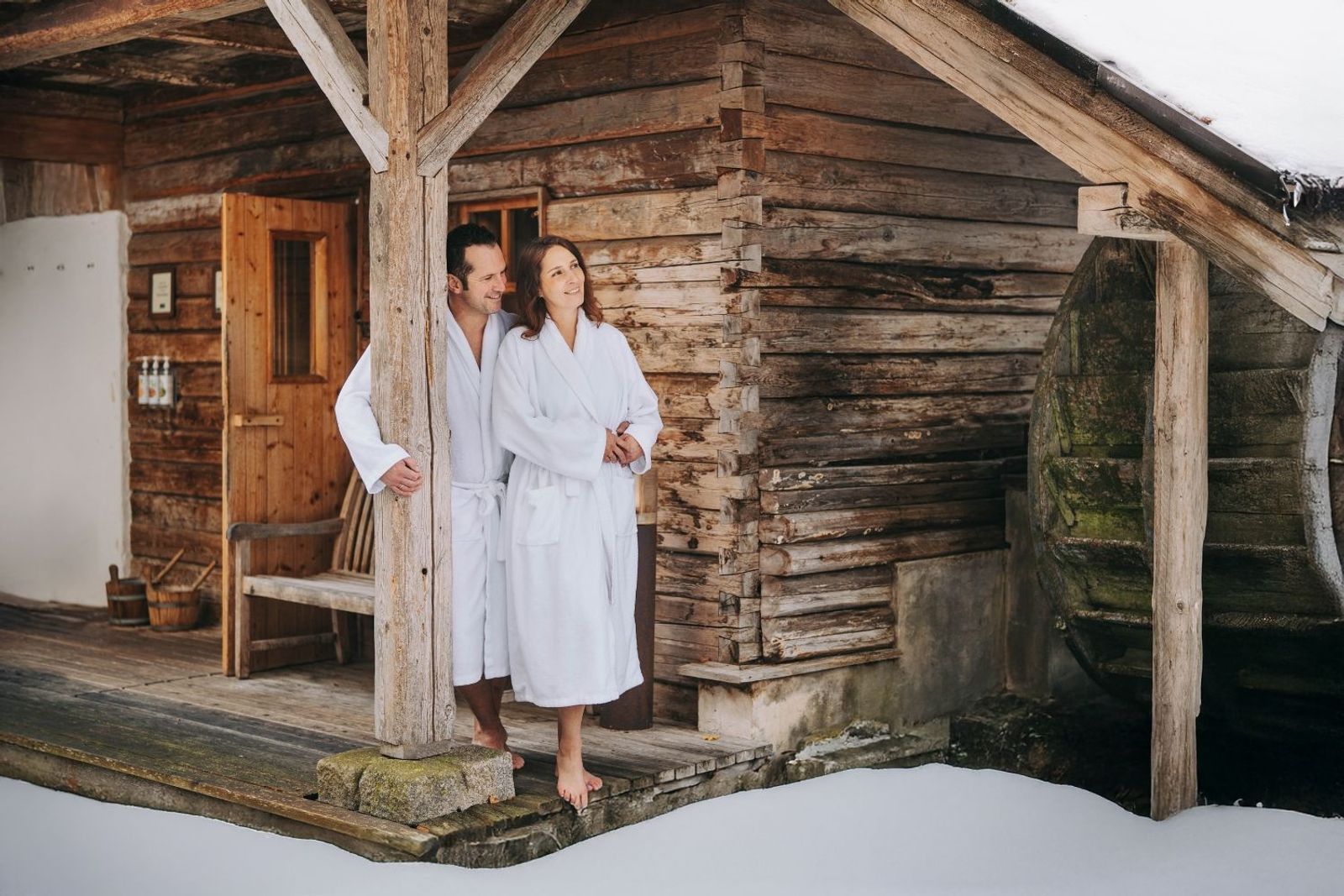 Pärchen vor der Mühlensauna