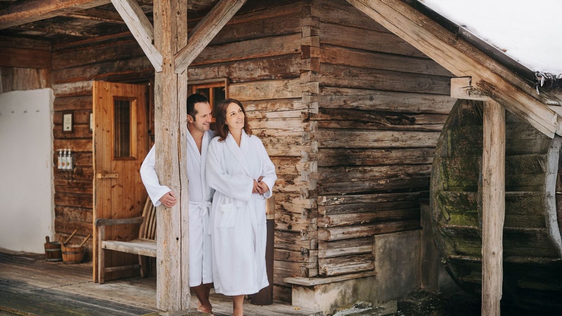 Pärchen vor der Mühlensauna