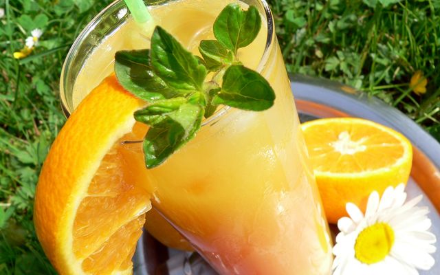 Orangencocktail bei der Sommer Pauschale