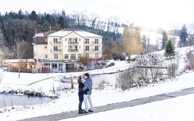 Pärchen in Winterlandschaft