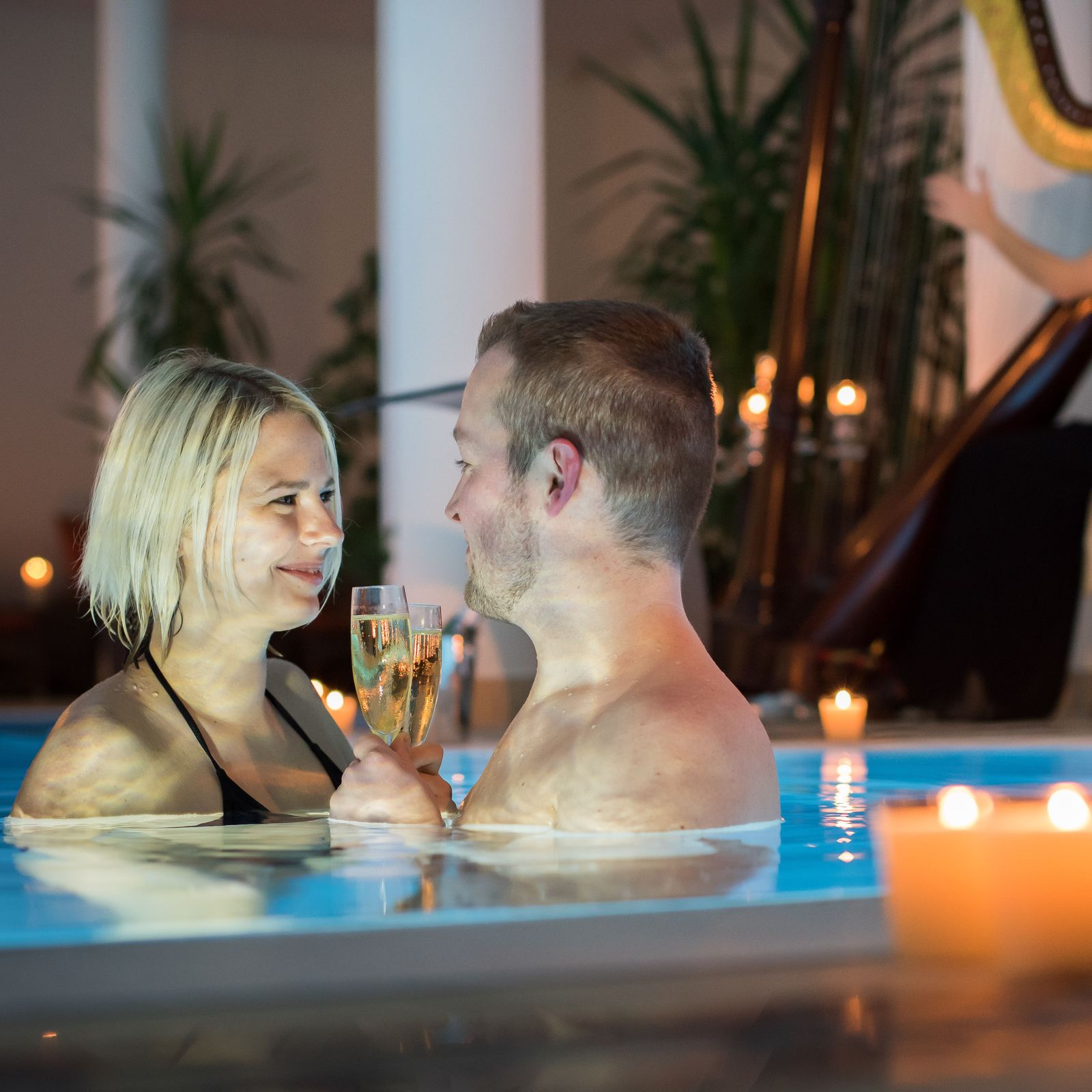 candle light swimming