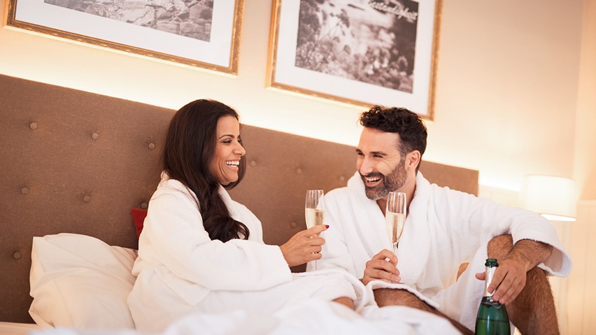 Pärchen mit Sekt