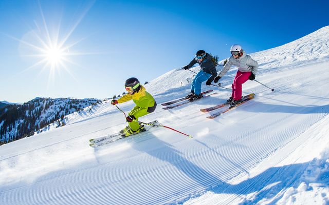 Genießen Sie die überwältigende Aussicht auf andere „Schneeberge“ und hochalpine Gipfel in weiter Entfernung.