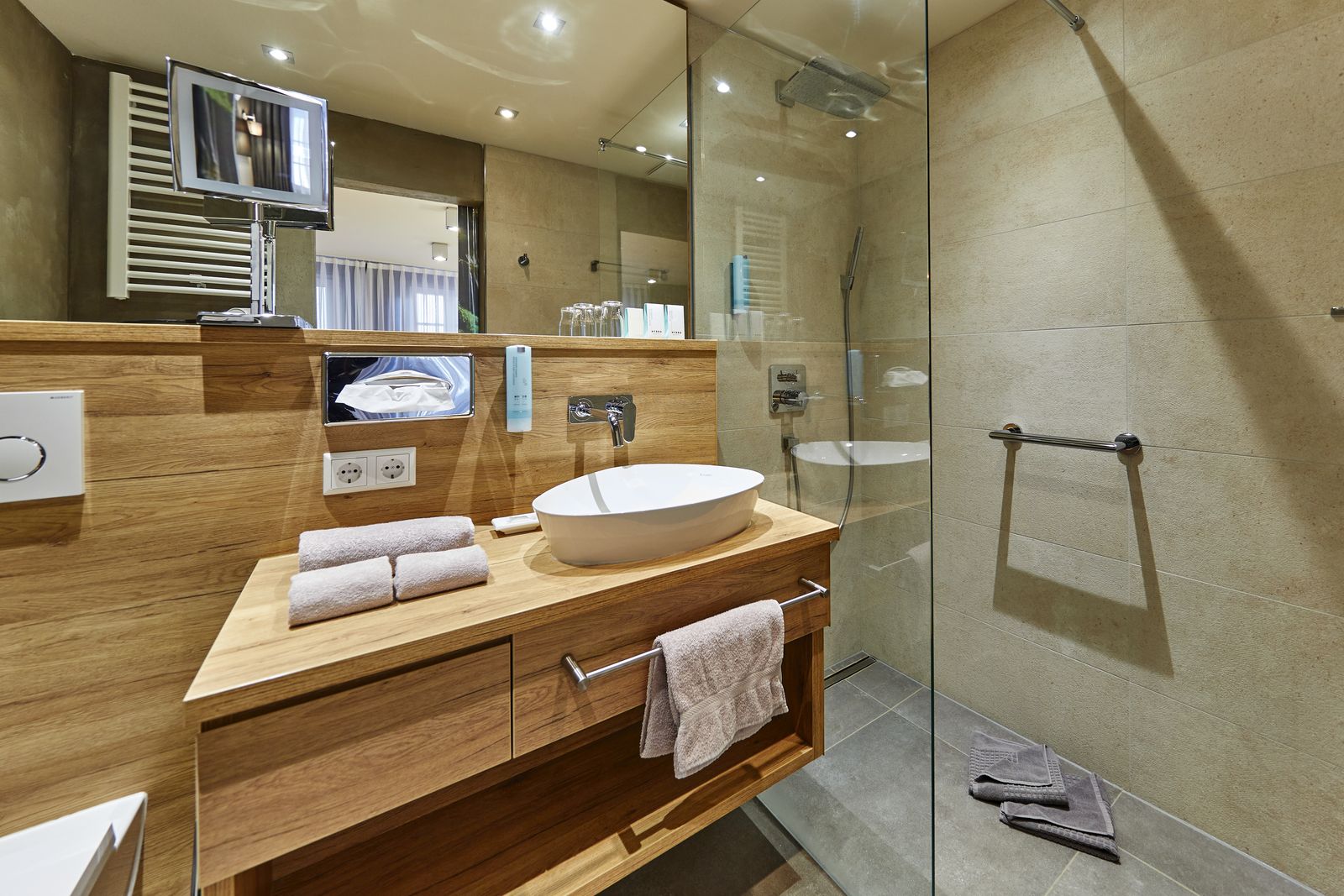 Doppelzimmer Standard /Klimaanlage image 2 - Die Reichsstadt