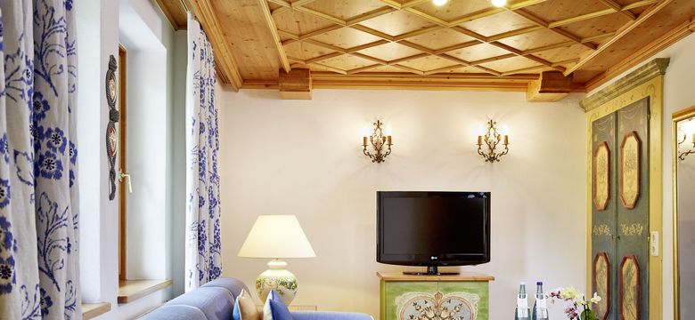 Relais & Châteaux Hotel Tennerhof: Junior Suite image #3