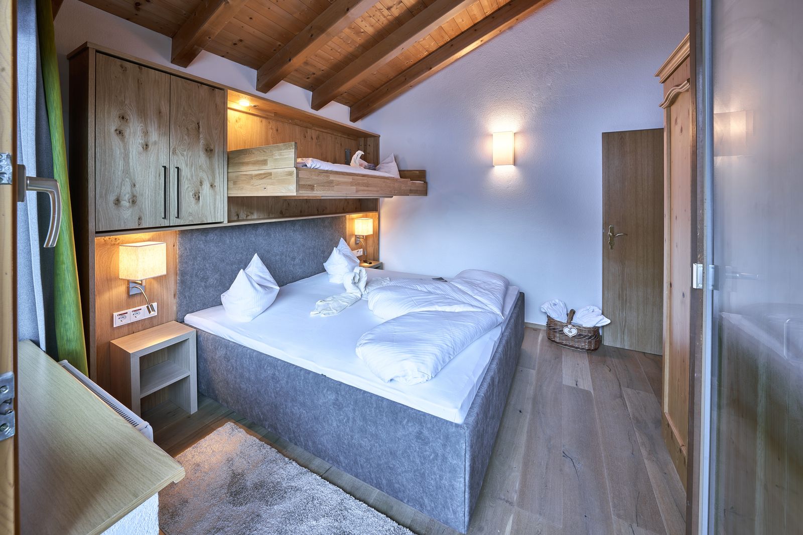 Large Alpine-Suite |75 m² - 3-Room image 1 - Familotel Tiroler Zugspitzarena Kaiserhof