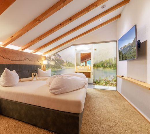 Large Alpine-Suite  |75 m² -  3-Room image 2 - Familotel Tiroler Zugspitzarena Kaiserhof