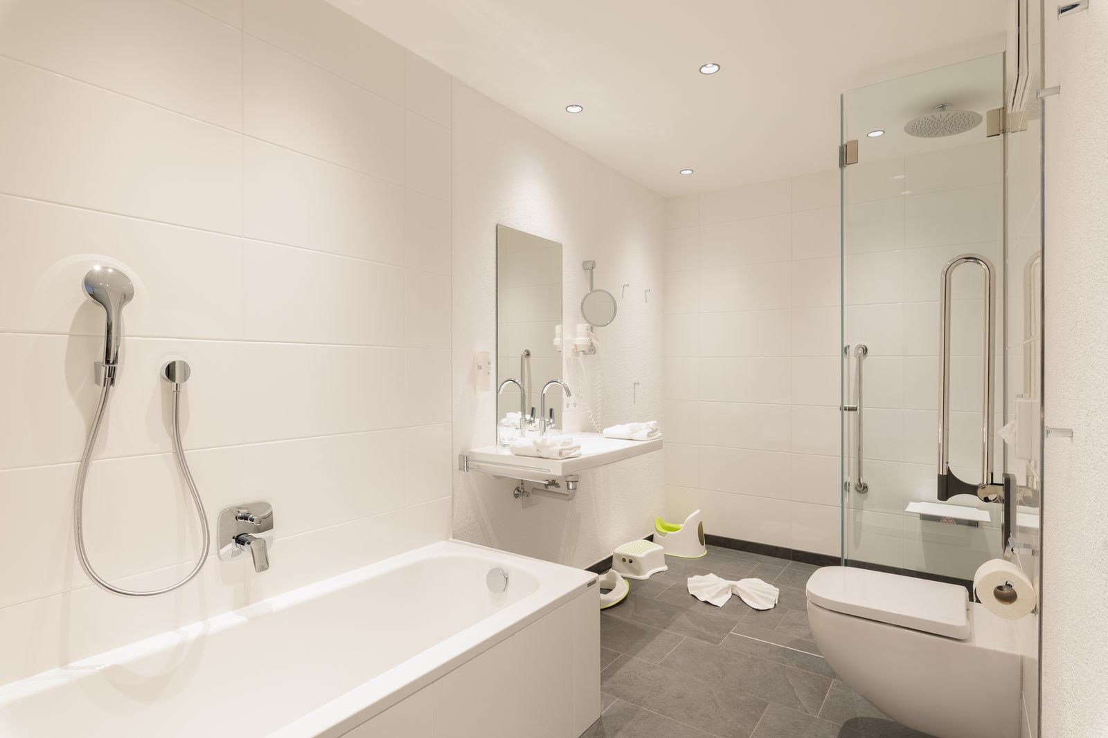 Small Alpine Suite image 3 - Familotel Tiroler Zugspitzarena Kaiserhof