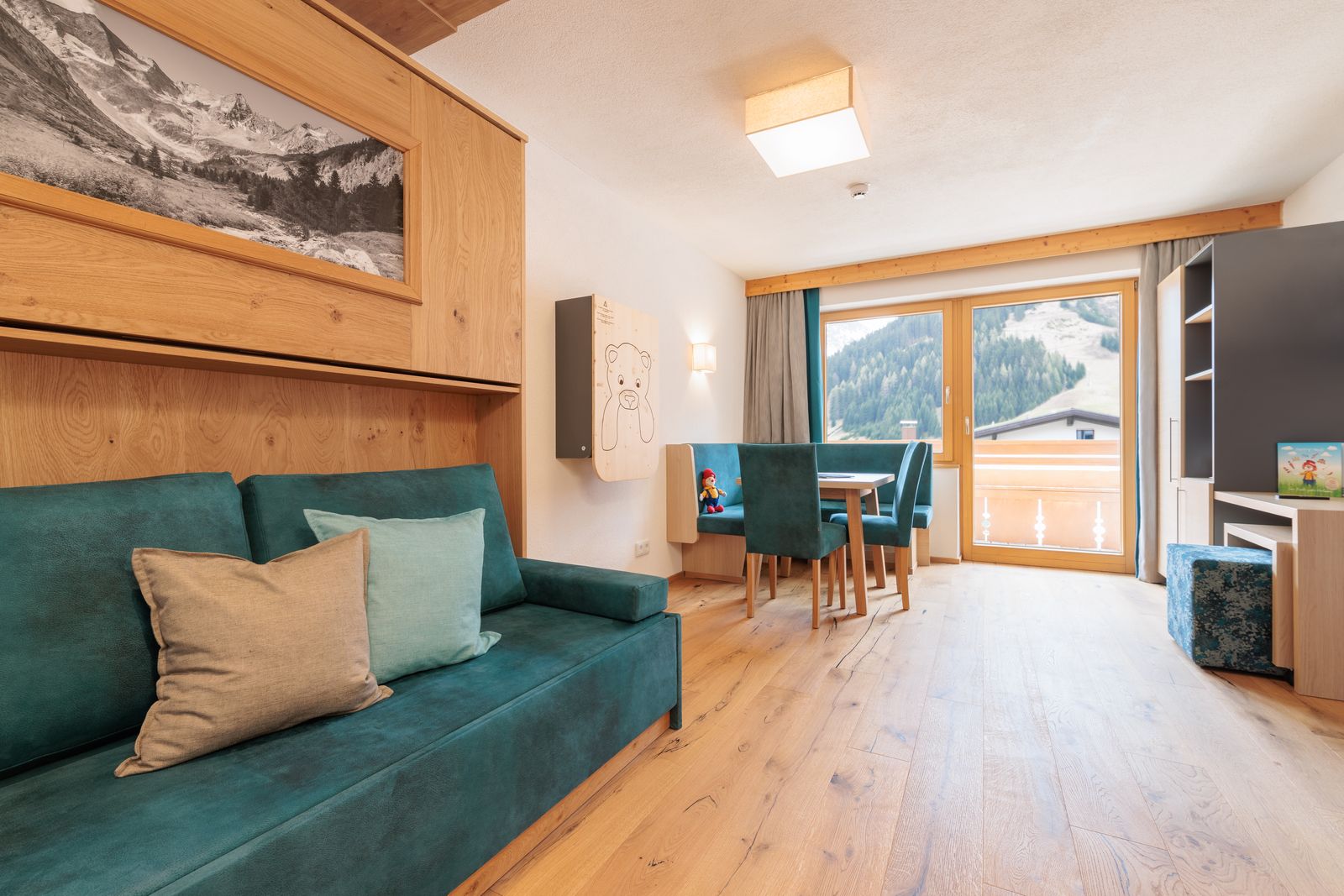 Small Alpine Suite image 1 - Familotel Tiroler Zugspitzarena Kaiserhof