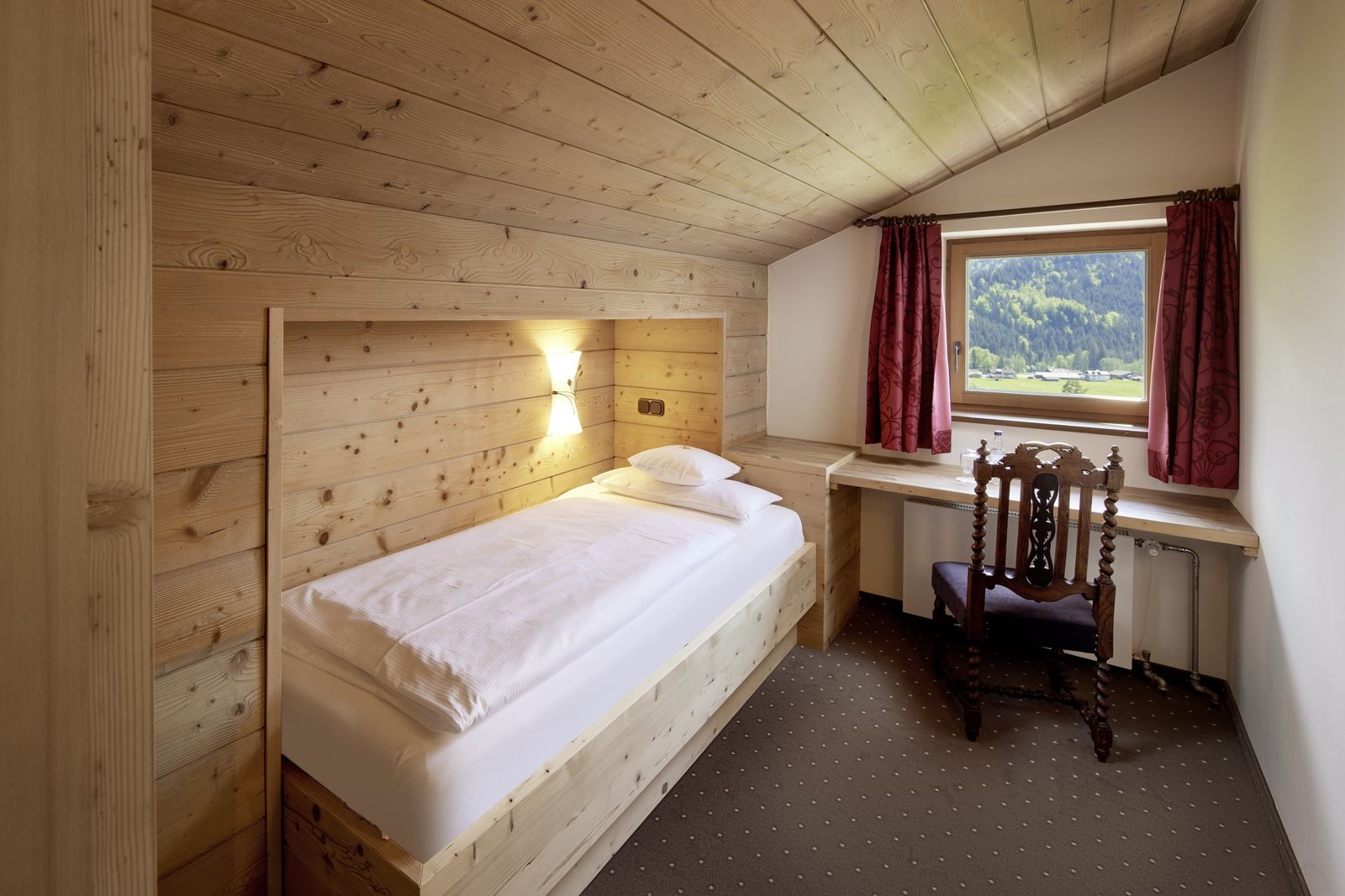 Separates Kinderzimmer (401/403), perfekt für etwas Privatsphäre.