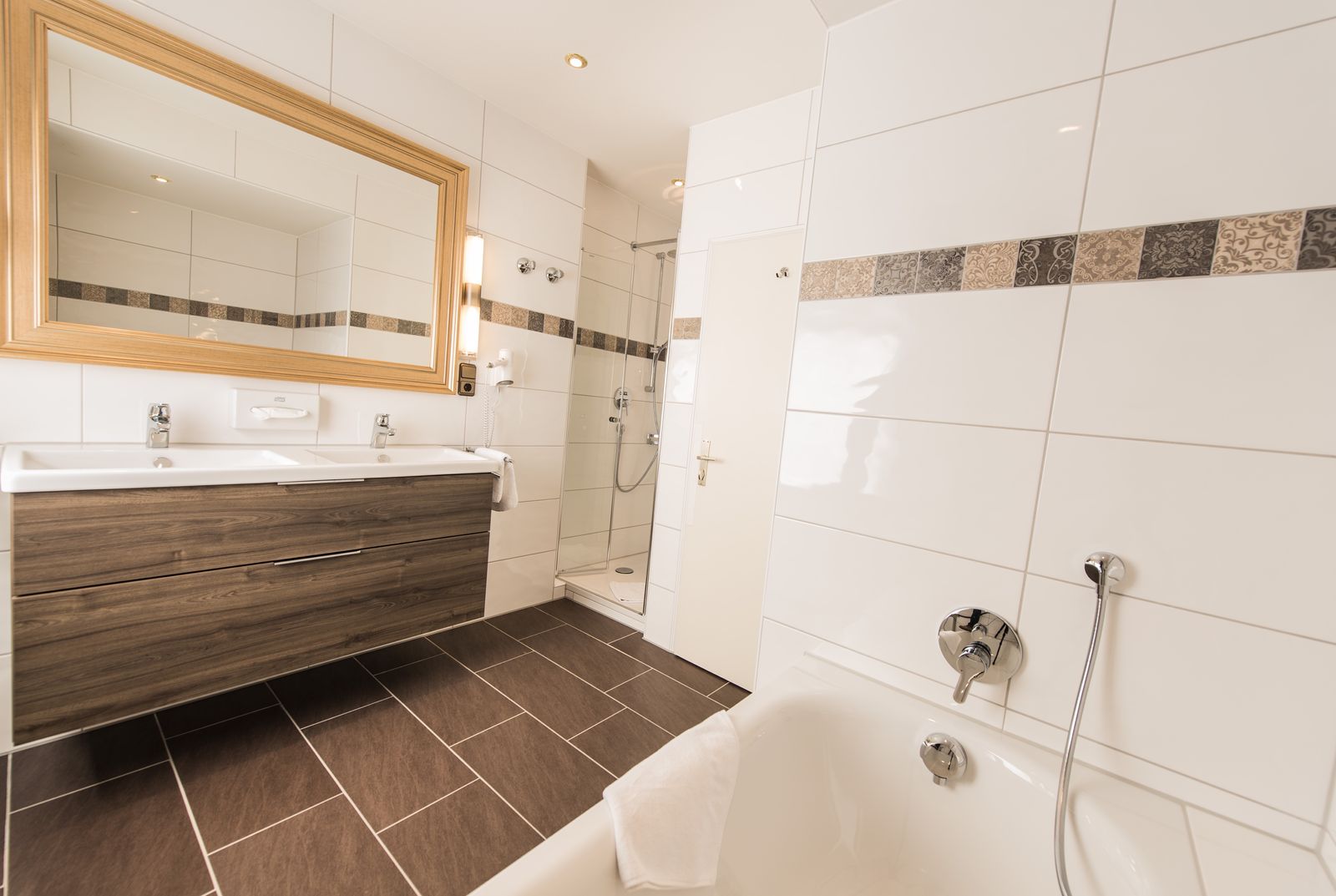 Junior Suite "Ludwig" - Badezimmer mit Echtlicht