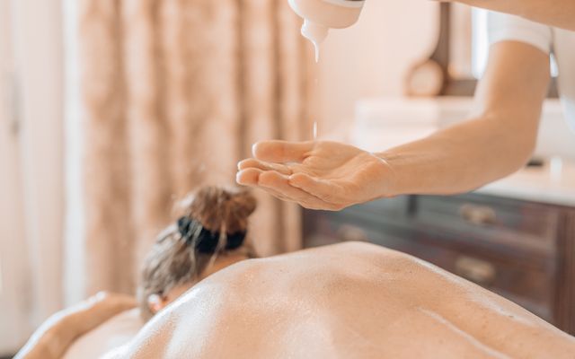 Propolismilchmassage (25 min), für die angestrengte Sommerhaut