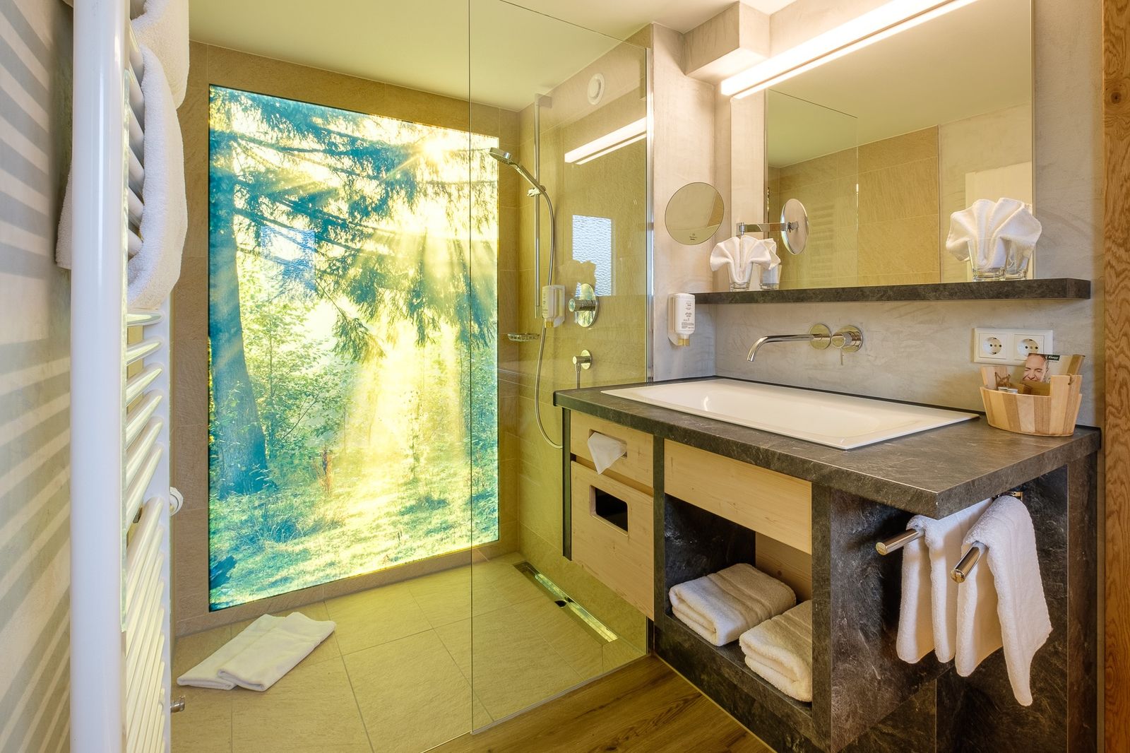 ZimmerdetailTannenwipfel - SuitenTalseite mit Panoramablick image 2 - Allgäuhotel Tanneck