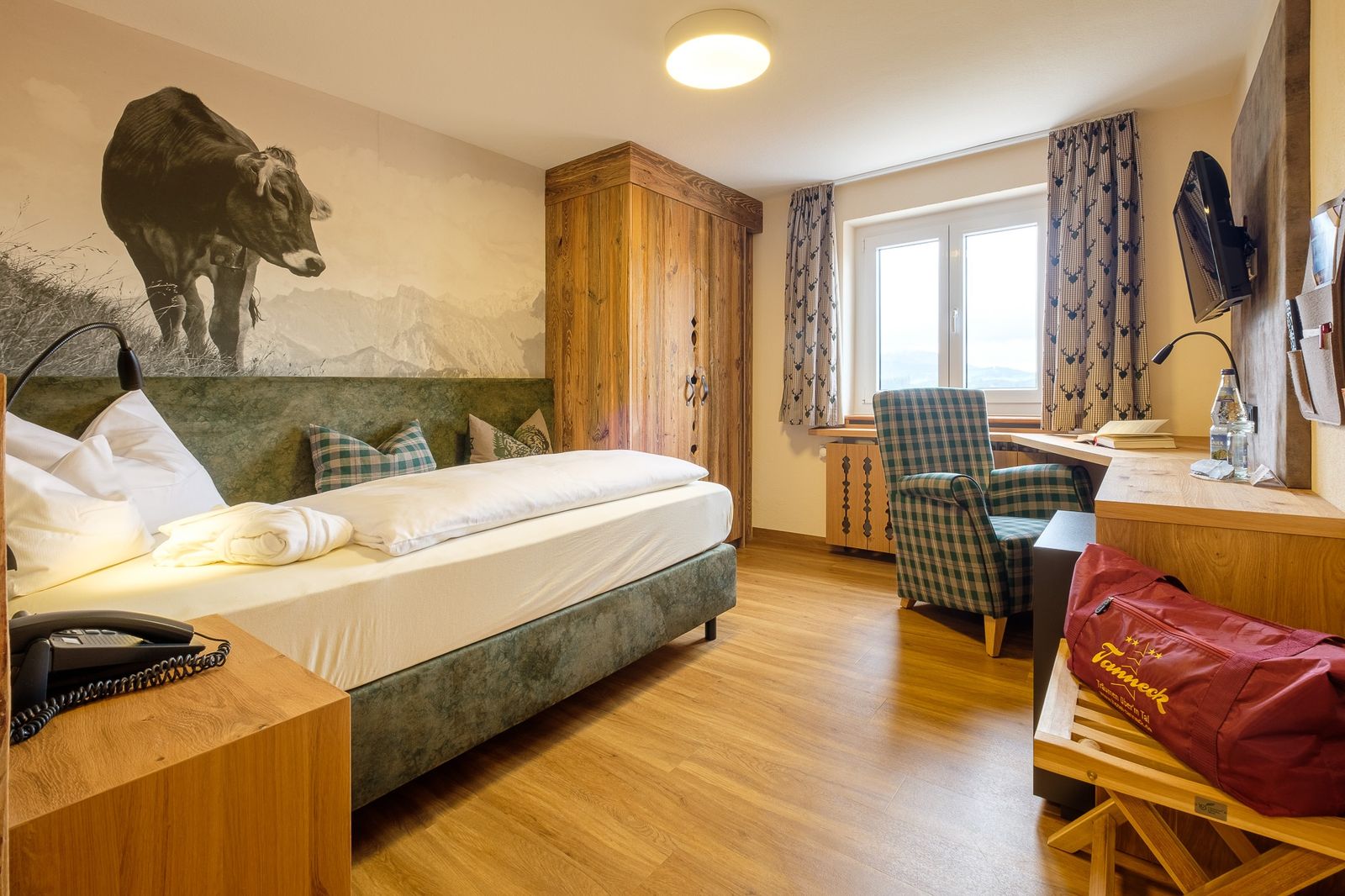 ZimmerdetailArnika - EinzelzimmerWaldseite image 1 - Allgäuhotel Tanneck