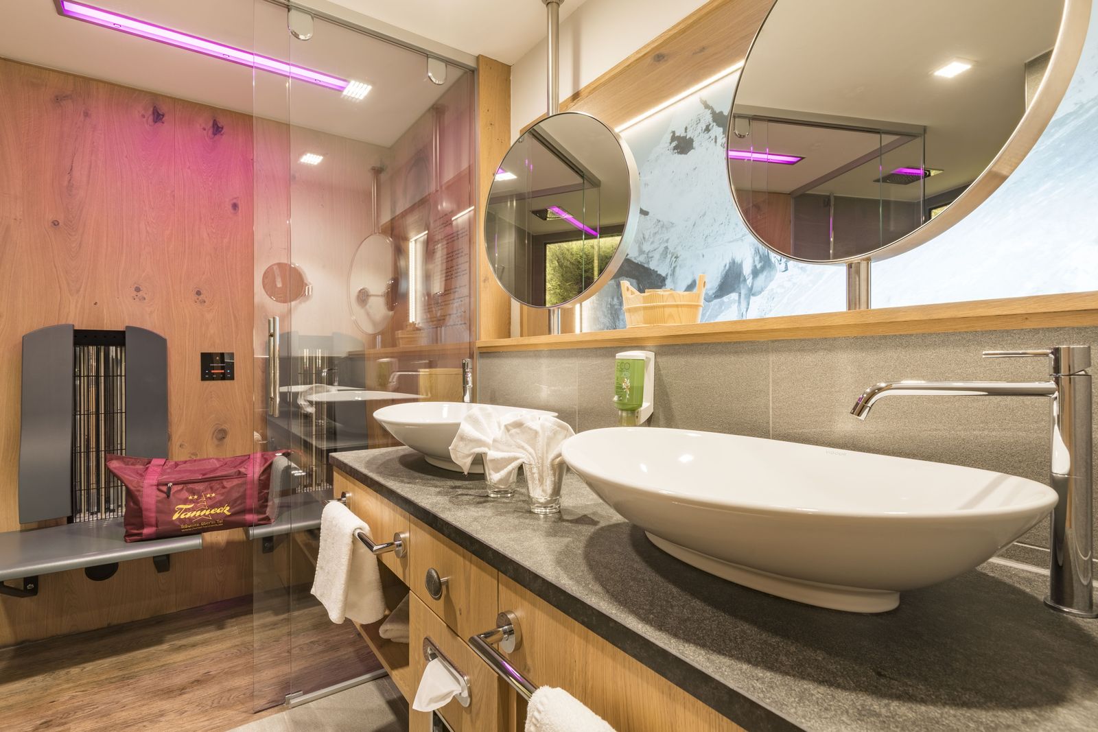 ZimmerdetailGipfelstürmer  - SuitenTalseite mit Panorama-Rundblick image 4 - Allgäuhotel Tanneck