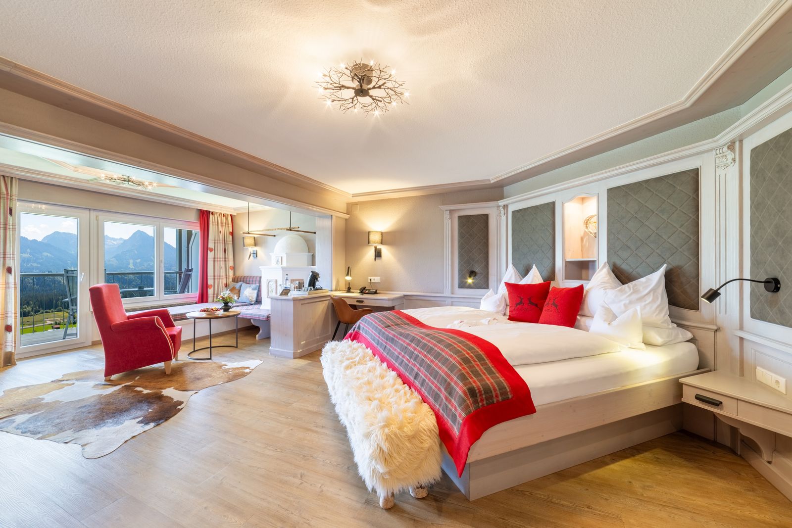 ZimmerdetailNebelhorn - SuitenTalseite mit Panoramablick image 1 - Allgäuhotel Tanneck