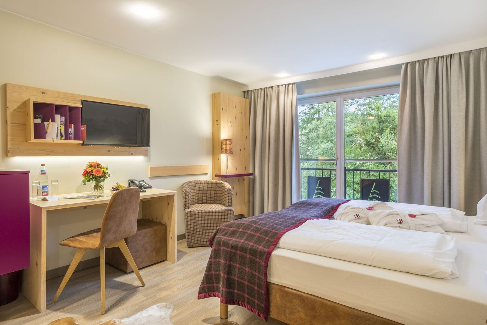 ZimmerdetailPriml - DoppelzimmerWaldseite image 1 - Allgäuhotel Tanneck
