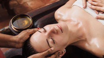Ayurvedische Kopf-, Gesichts-& Dekolettemassage Shiroabhyanga