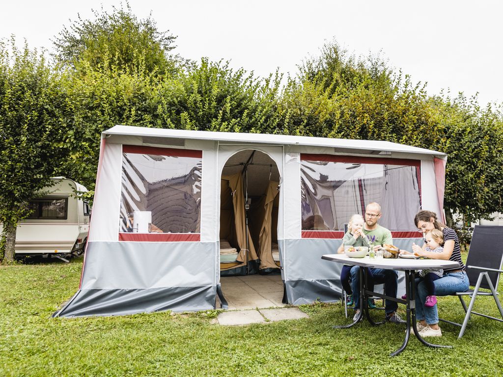 Bungalow tent shop