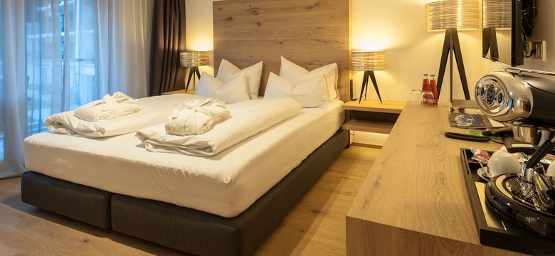 DAS GRASECK - mountain hideaway & health care: Room with balcony image #3