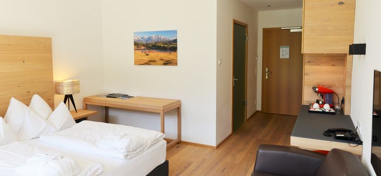 DAS GRASECK - mountain hideaway & health care: Room with terrace image #6