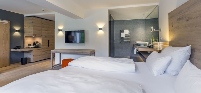 DAS GRASECK - mountain hideaway & health care: Panorama Junior Suite sunny side with balcony image #4