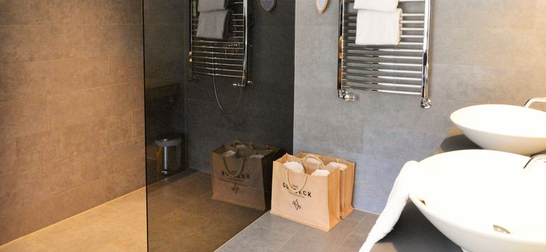 DAS GRASECK - mountain hideaway & health care: Panorama Junior Suite sunny side with balcony image #7