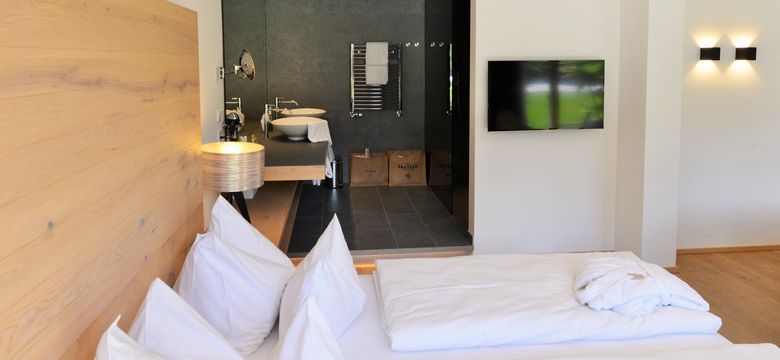 DAS GRASECK - mountain hideaway & health care: Panorama Junior Suite sunny side with terrace image #4