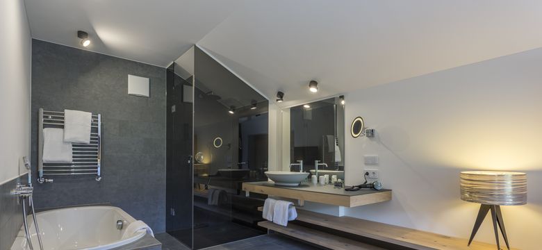 DAS GRASECK - mountain hideaway & health care: Suite with SAUNA, roof terrace and balcony (own floor) image #2