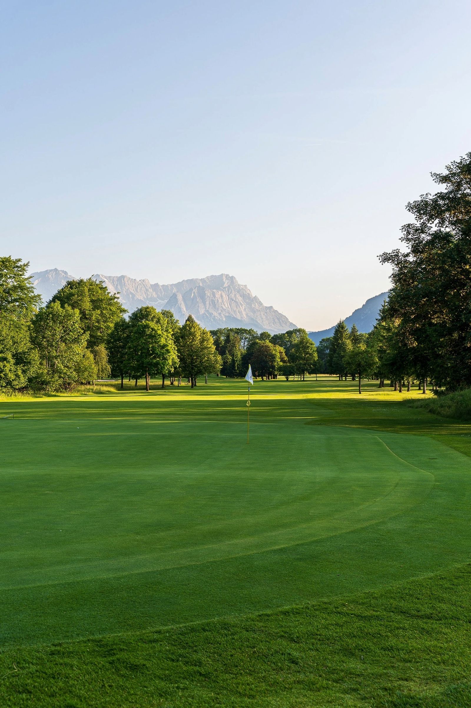 Green & Blue image 2 - Eibsee Hotel