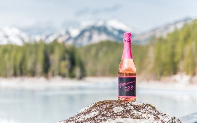 Eibsee Cuveé 0,75l Rosé - bei Ankunft im Zimmer serviert - Eibsee Hotel