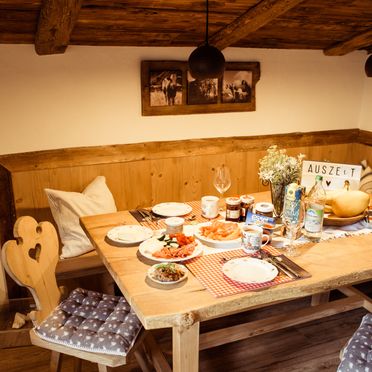 Esstisch, Tröglesalm, Matrei in Osttirol, Tirol, Tirol, Österreich