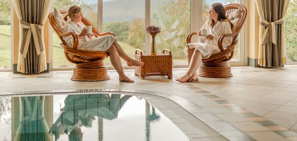 Pool im Natur- & Wohlfühlhotel Kastenholz in der Eifel.