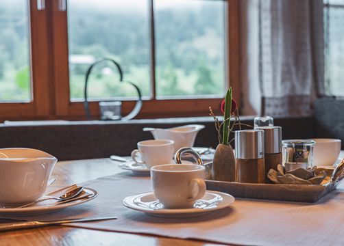 Biohotel Schratt: Frühstück Tisch - Berghüs Schratt, Oberstaufen-Steibis, Allgäu, Bayern, Deutschland