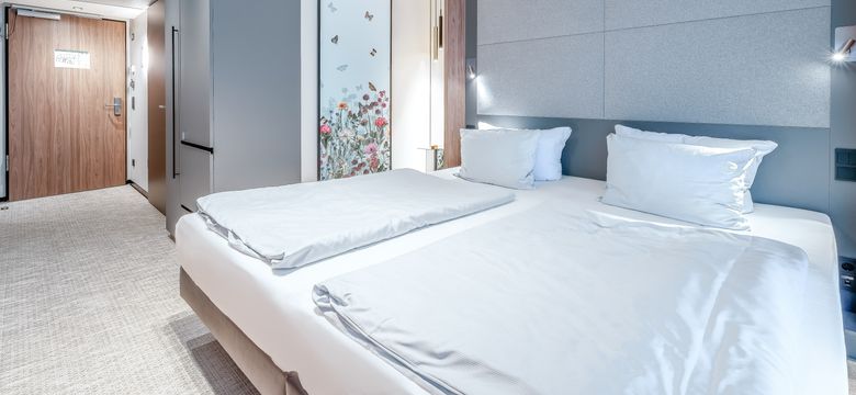 DAS AHLBECK HOTEL & SPA: Doppelzimmer seitlicher Seeblick vom Balkon Typ 9a image #12