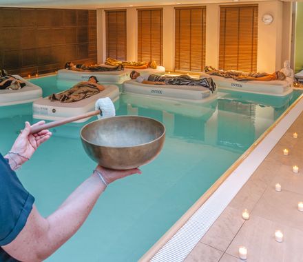 Schwebendes Klangbad - DAS AHLBECK HOTEL & SPA