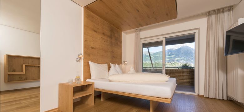 Bio- und Wellnesshotel Pazeider: Double view to Merano (for families) image #1