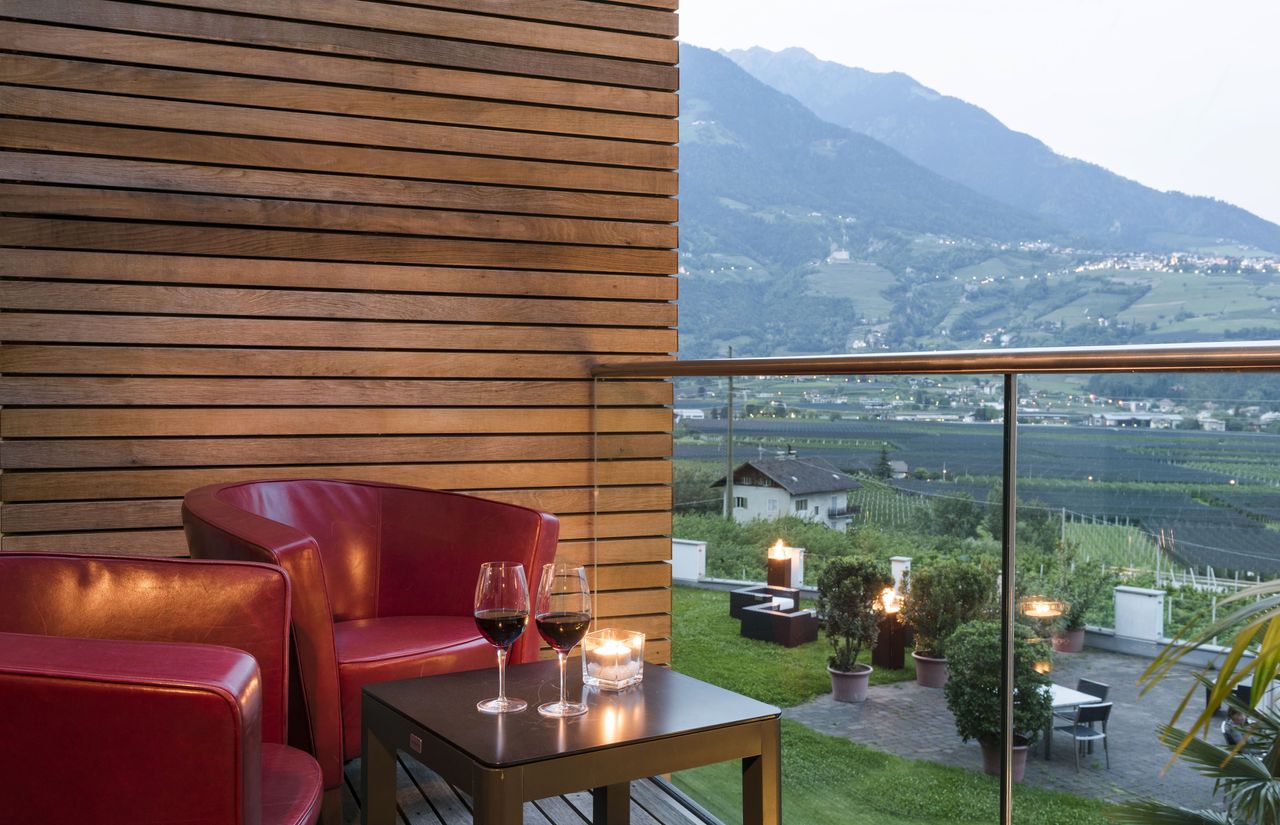 Biohotel-Pazeider-Südtirol-Hotel-Wein-Terrasse.jpg