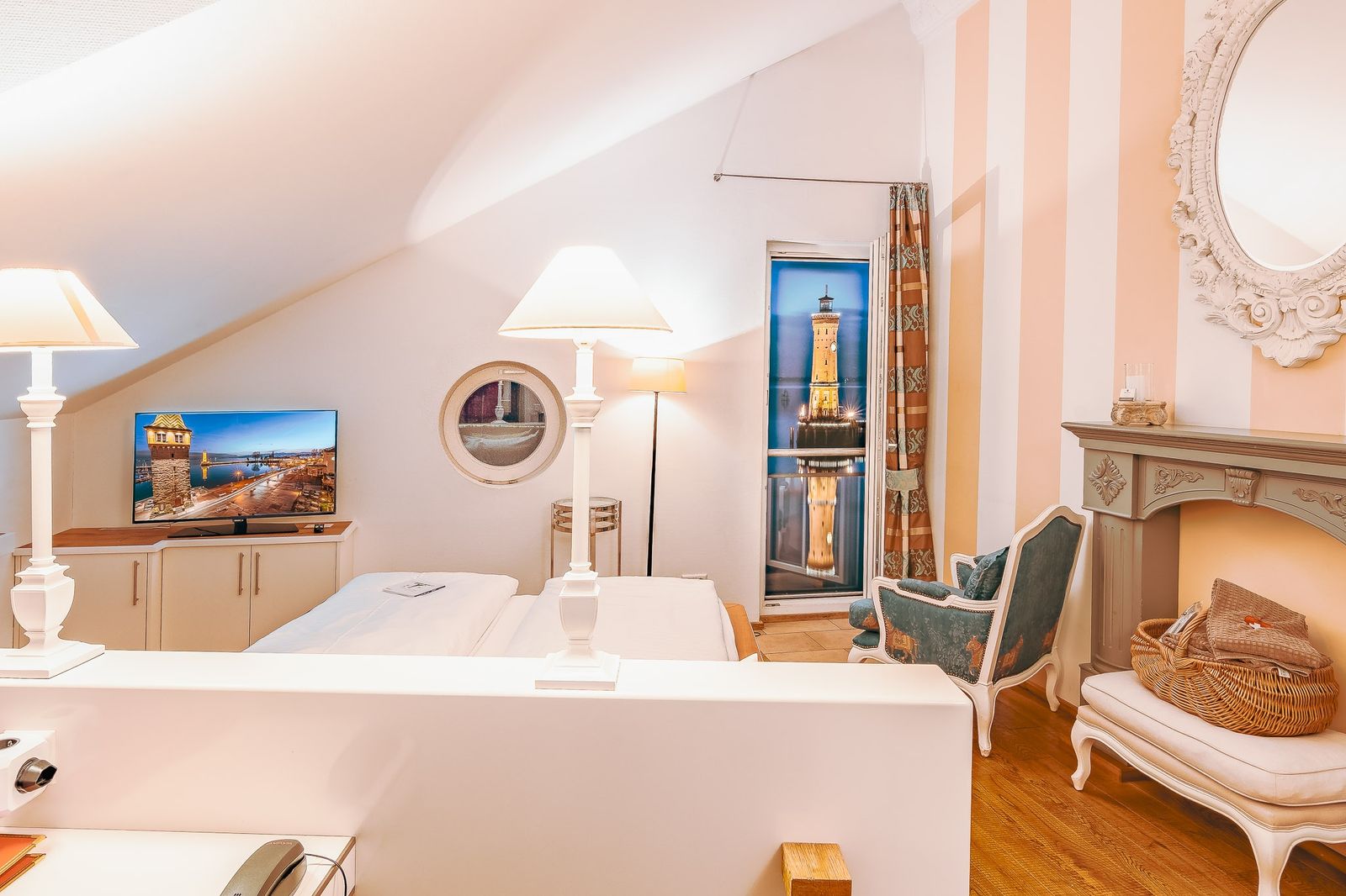 panorama_wellroom_loewe_leuchtturm_yachthotel_helvetia_lindau_bodensee-2
