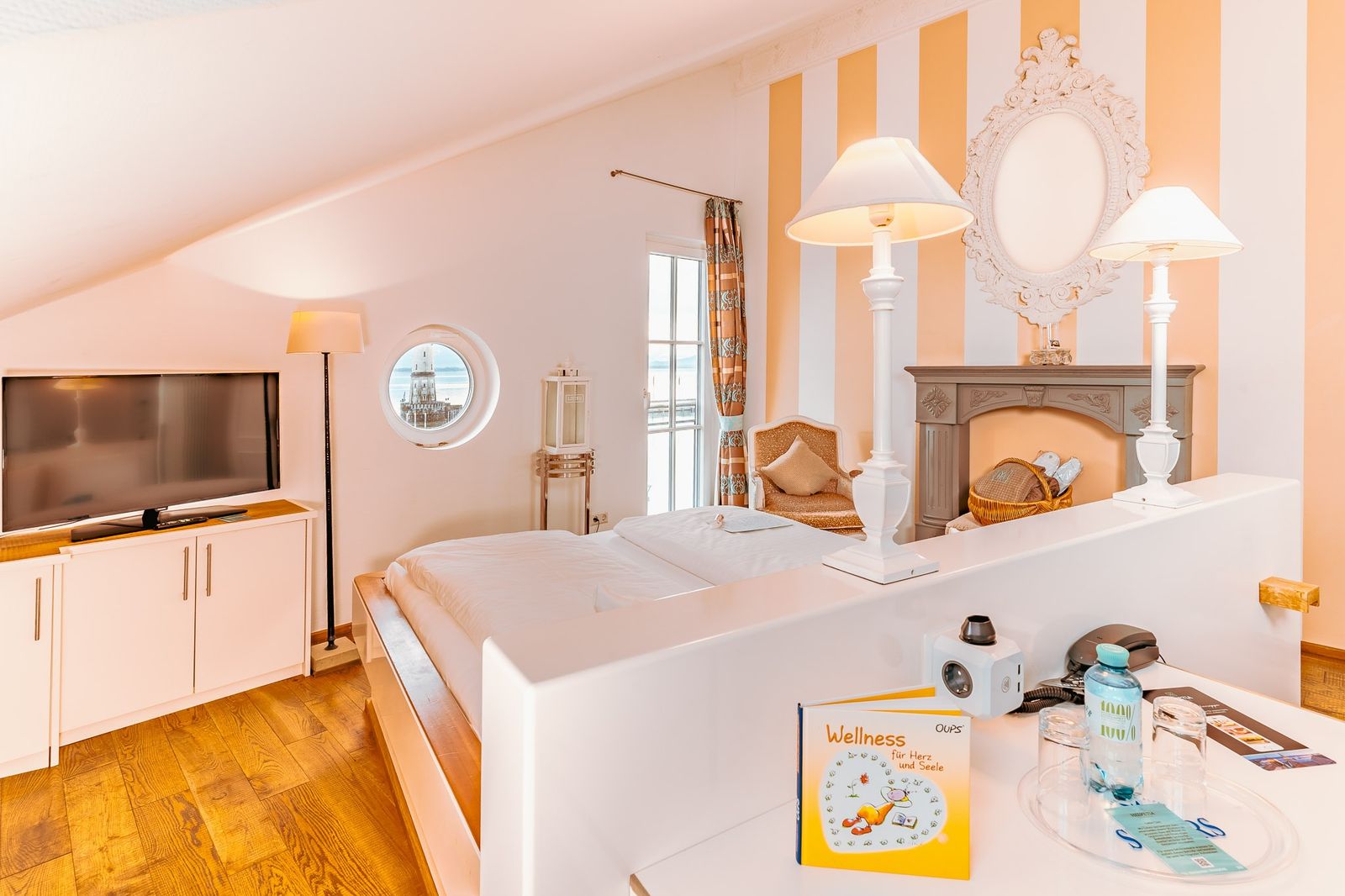 panorama_wellroom_loewe_leuchtturm_yachthotel_helvetia_lindau_bodensee--2