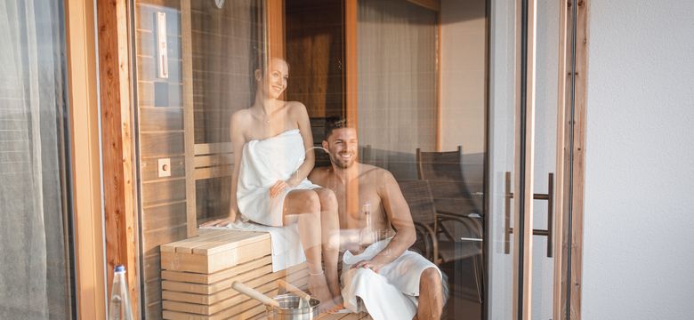 Private Wellnessmomente in der Romantik-Suite "Deluxe" mit eigener finnischer Sauna auf dem Balkon.