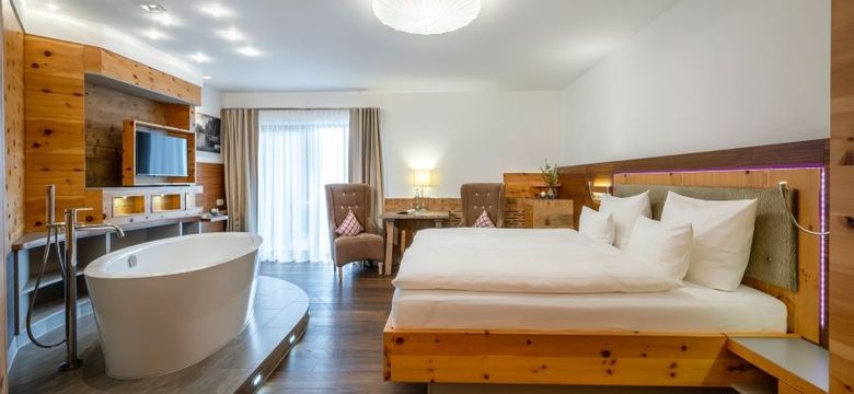 Hüttenhof - Wellnesshotel & Luxus-Bergchalets: Wohlfühlzimmer Harmonie image #1